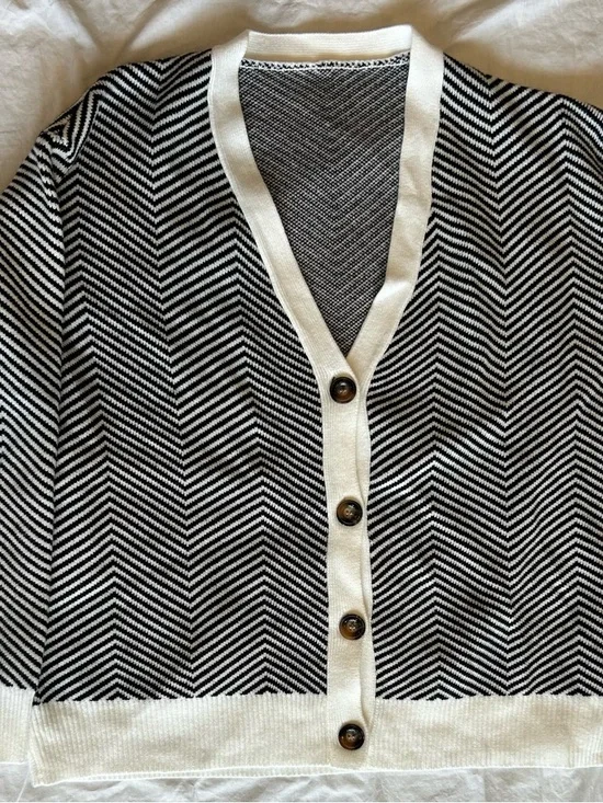 Black & White Chevron Button-Front Women’s Cardigan - Picture 1 of 4